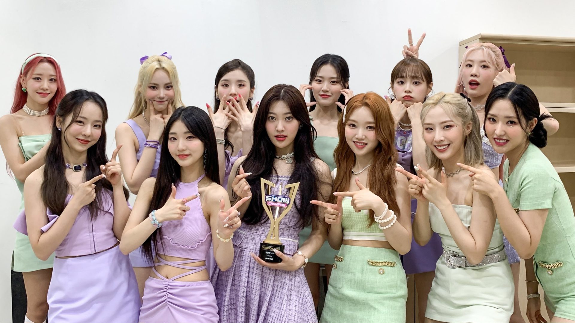 LOONA conquista a 2ª vitória para "Flip That" no "Show Champion"! ⋆